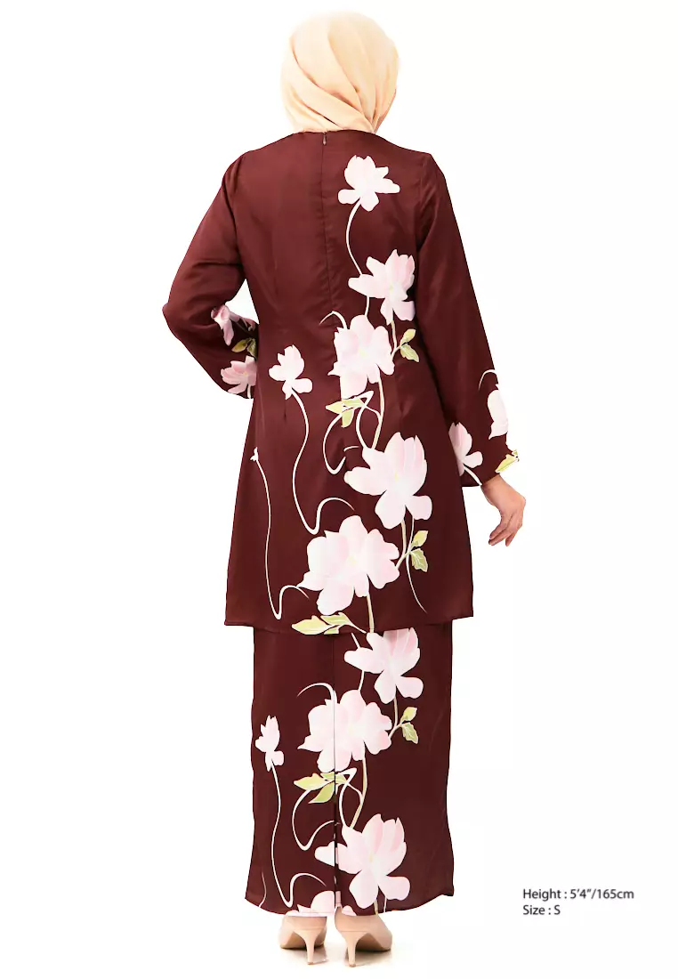 Brown Floral Kurung – Timeless Elegance - Image 3